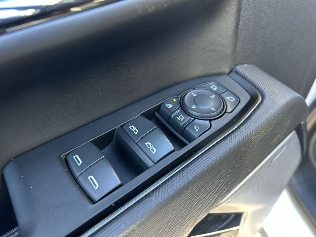 2024 GMC Sierra 2500HD AT4X Image 30 of 32