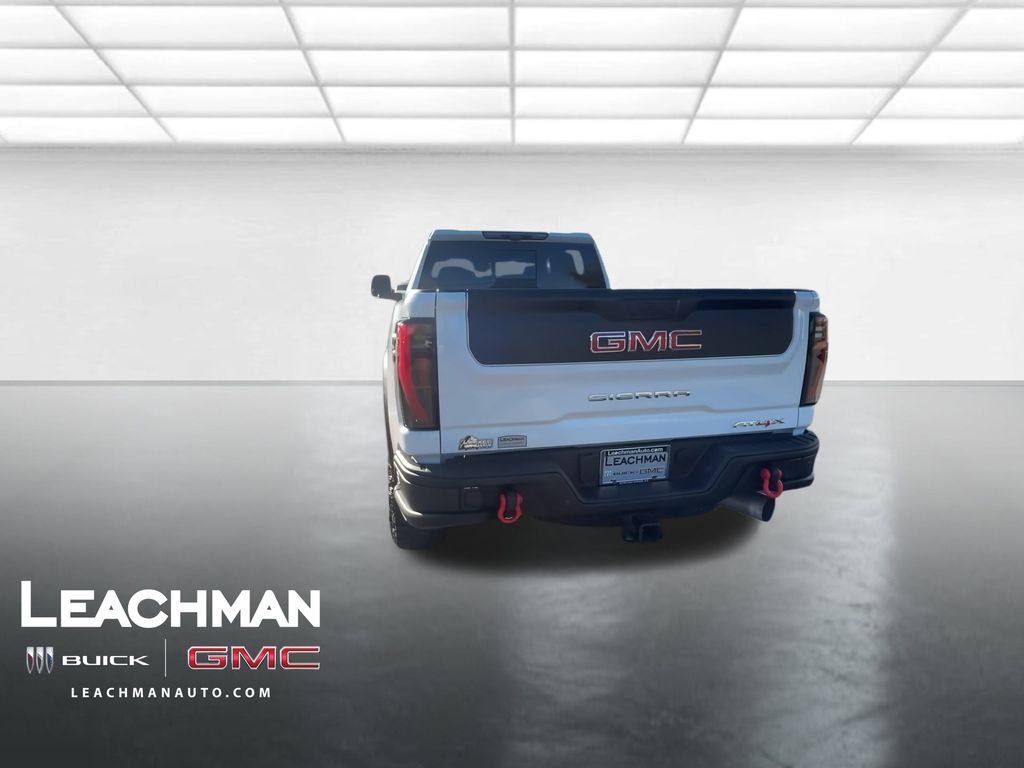2024 GMC Sierra 2500HD AT4X Image 8 of 32