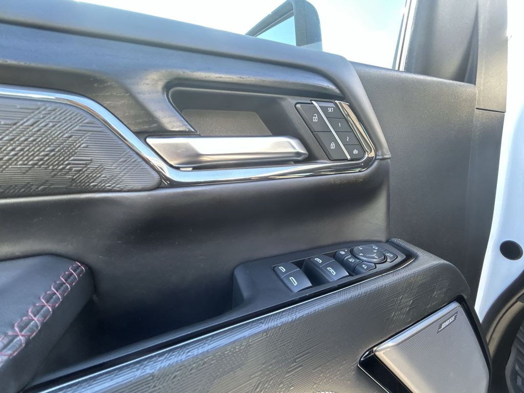 2024 GMC Sierra 2500HD AT4X Image 26 of 32