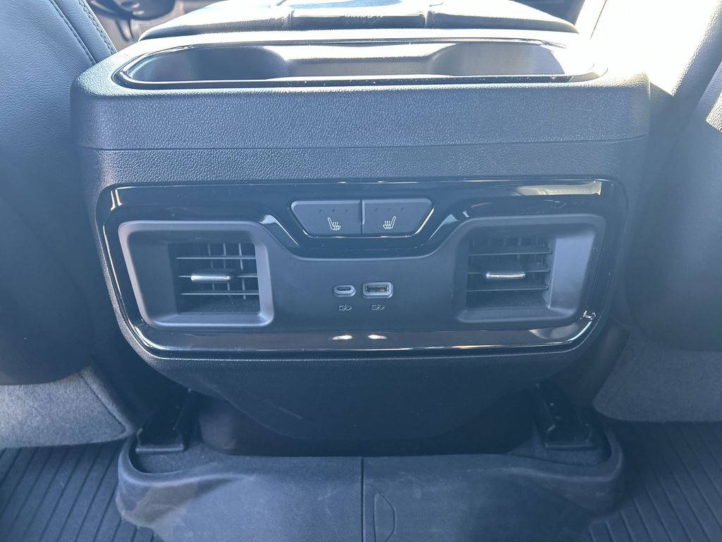 2024 GMC Sierra 2500HD AT4X Image 13 of 32