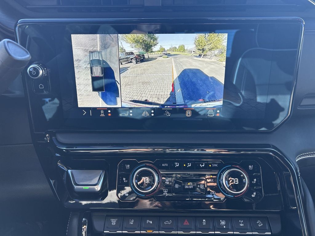 2024 GMC Sierra 2500HD AT4X Image 25 of 32