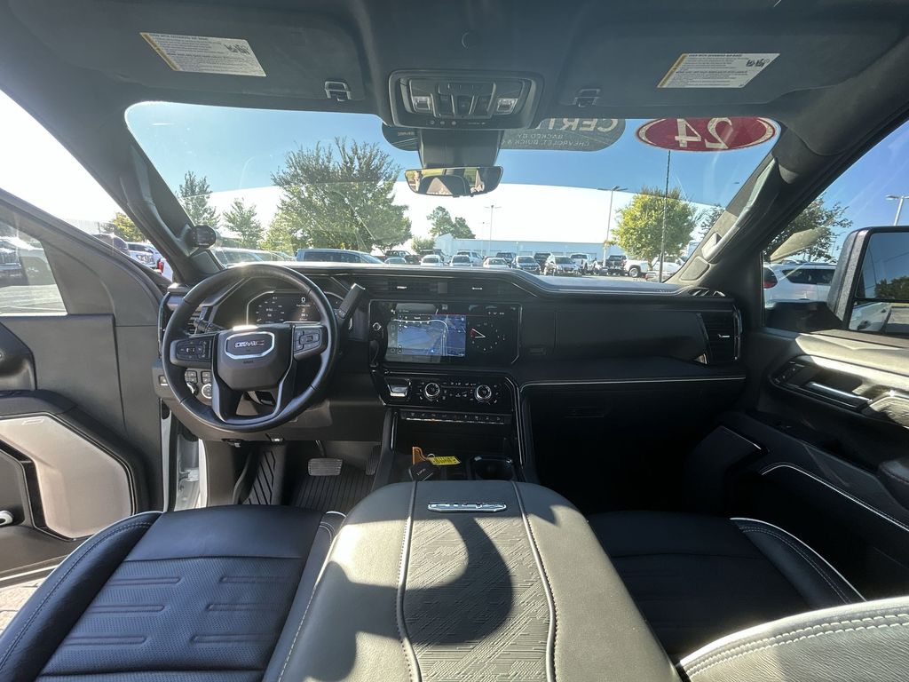 2024 GMC Sierra 2500HD AT4X Image 18 of 32