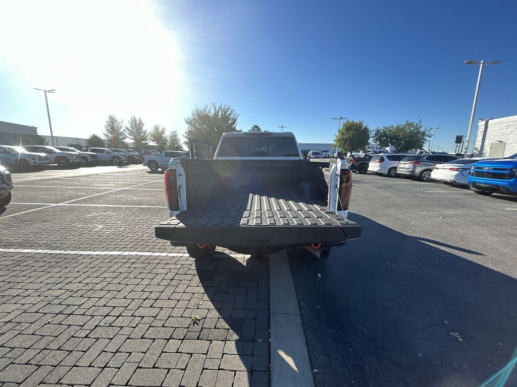 2024 GMC Sierra 2500HD AT4X Image 12 of 32