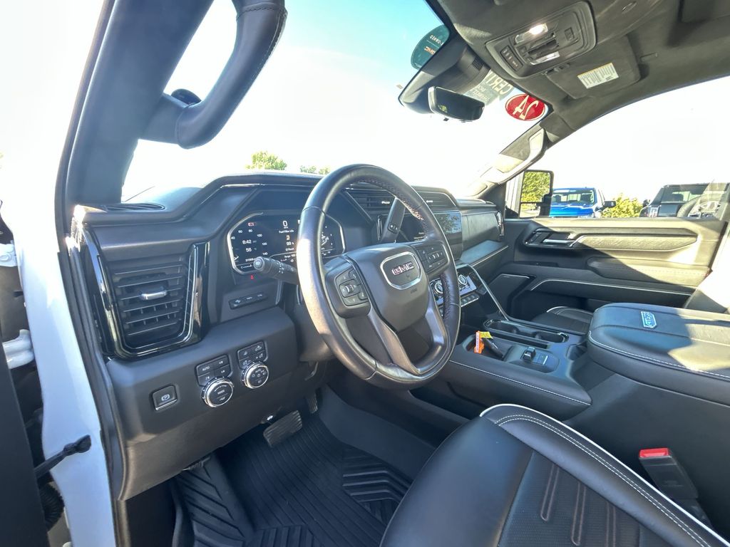 2024 GMC Sierra 2500HD AT4X Image 19 of 32