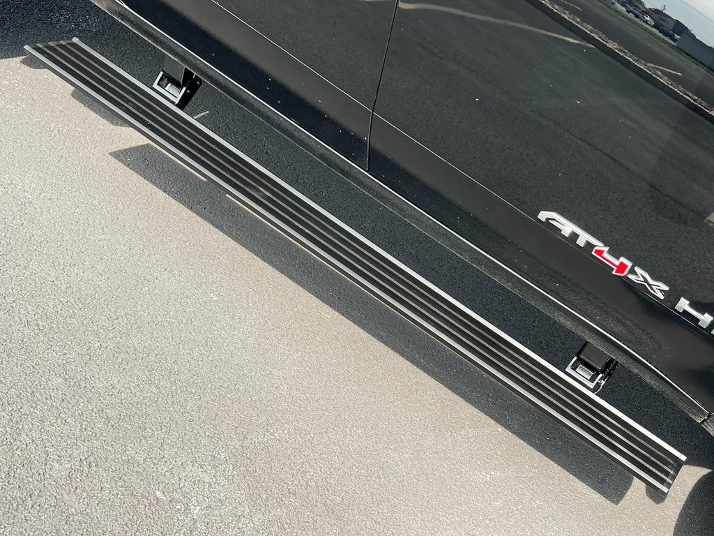 2024 GMC Sierra 2500HD AT4X Image 23 of 32