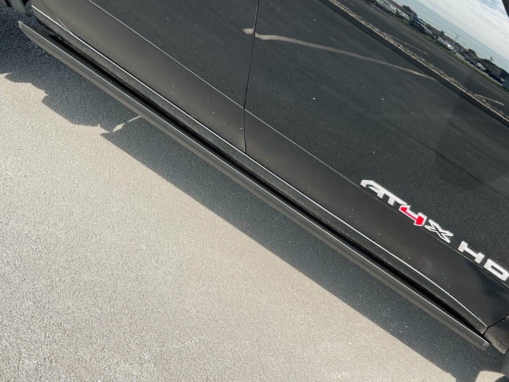 2024 GMC Sierra 2500HD AT4X Image 28 of 32