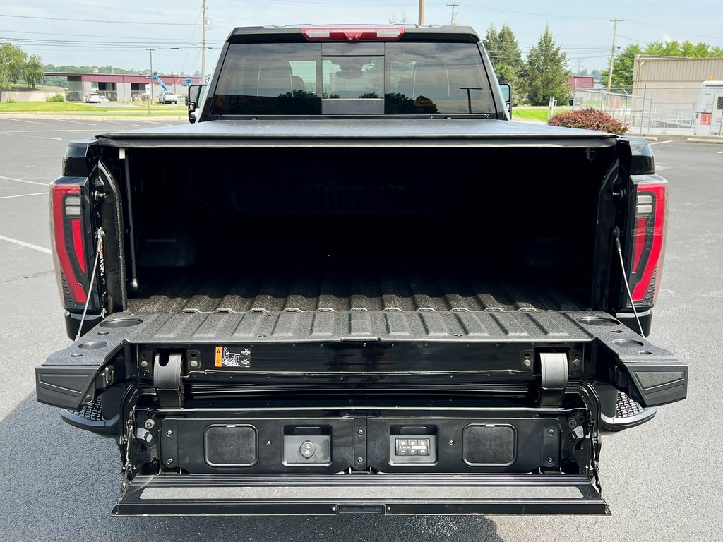 2024 GMC Sierra 2500HD AT4X Image 9 of 32