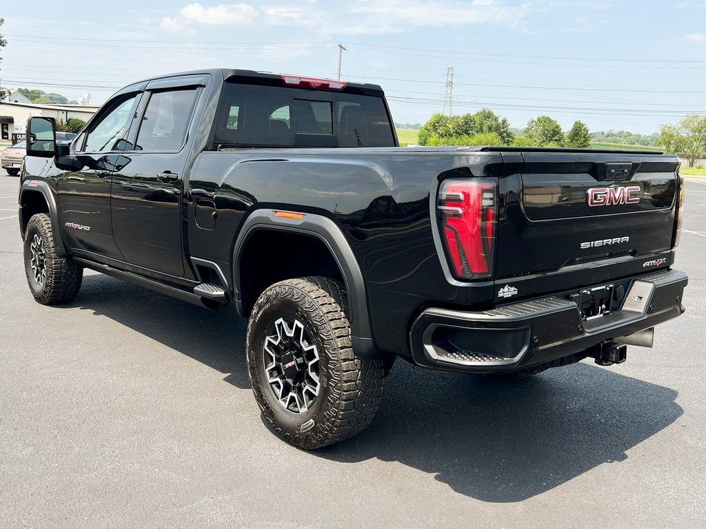 2024 GMC Sierra 2500HD AT4X Image 6 of 32