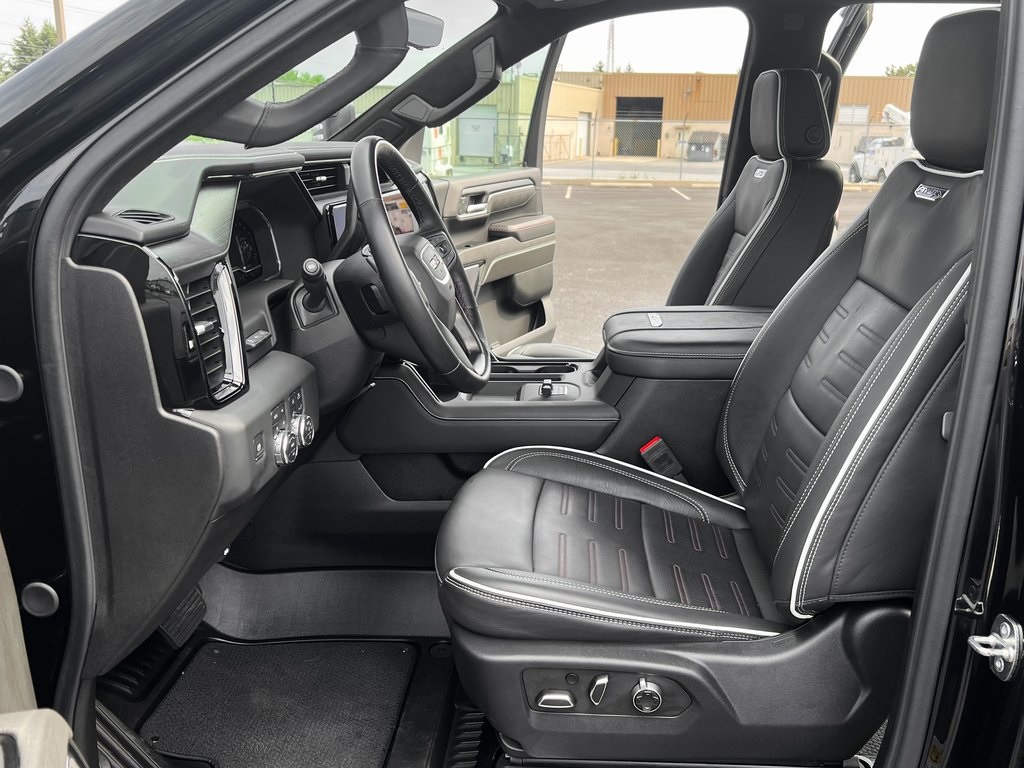 2024 GMC Sierra 2500HD AT4X Image 14 of 32