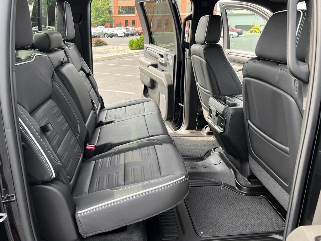 2024 GMC Sierra 2500HD AT4X Image 10 of 32