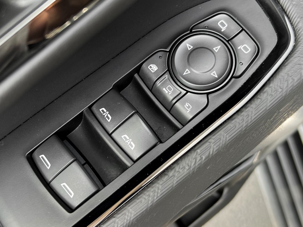 2024 GMC Sierra 2500HD AT4X Image 21 of 32