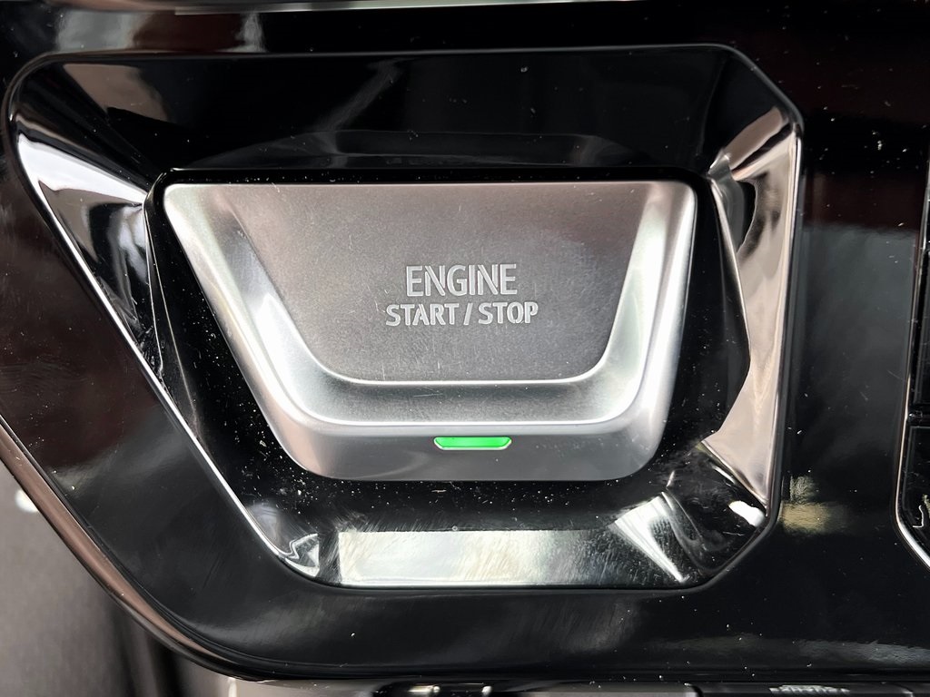 2024 GMC Sierra 2500HD AT4X Image 16 of 32