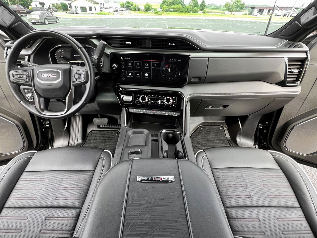 2024 GMC Sierra 2500HD AT4X Image 15 of 32