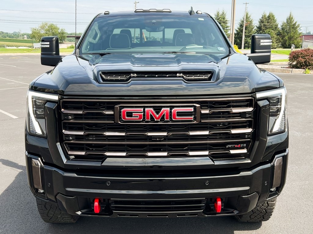 2024 GMC Sierra 2500HD AT4X Image 2 of 32