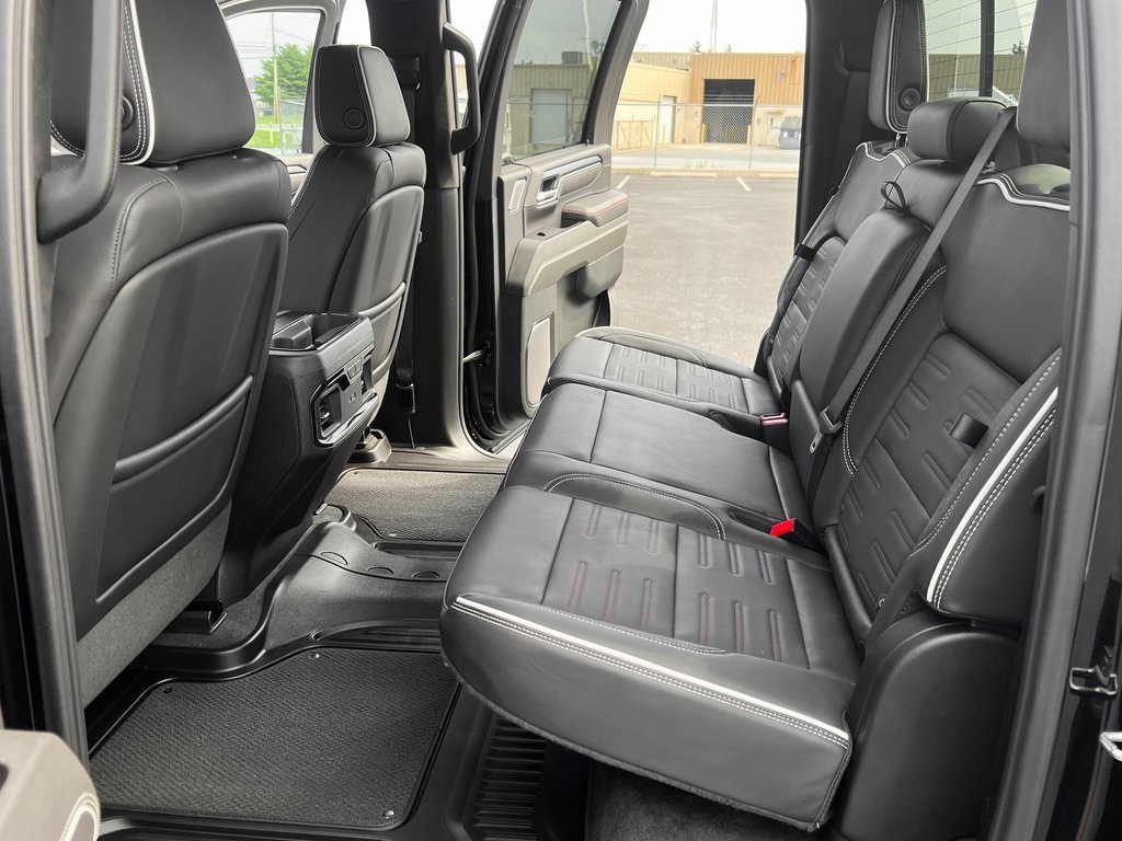 2024 GMC Sierra 2500HD AT4X Image 11 of 32