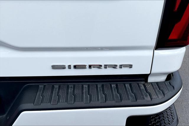2024 GMC Sierra 2500HD Denali Image 11 of 33