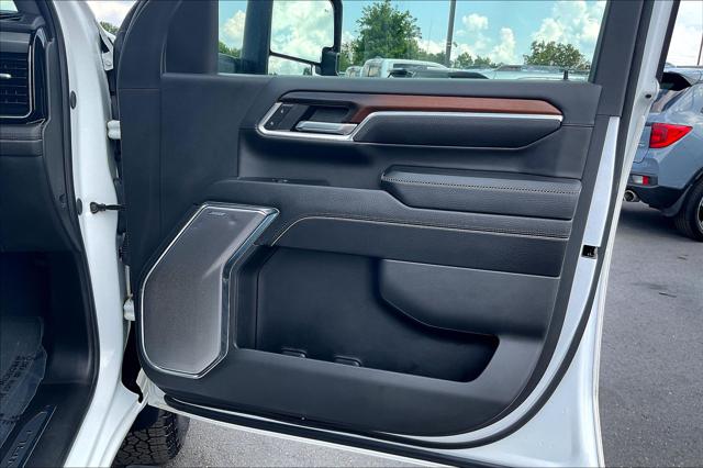 2024 GMC Sierra 2500HD Denali Image 16 of 33