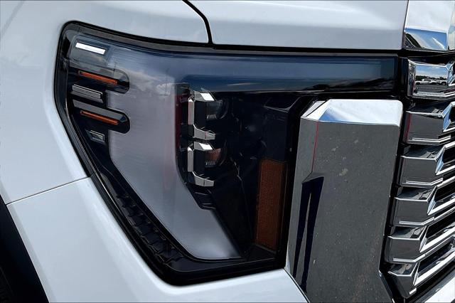 2024 GMC Sierra 2500HD Denali Image 25 of 33