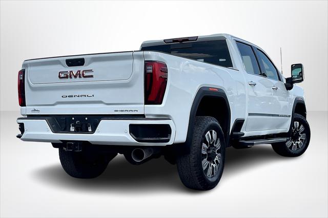 2024 GMC Sierra 2500HD Denali Image 5 of 33