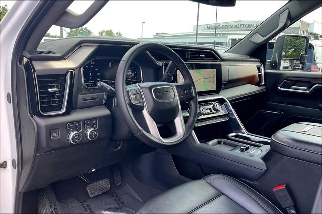 2024 GMC Sierra 2500HD Denali Image 18 of 33