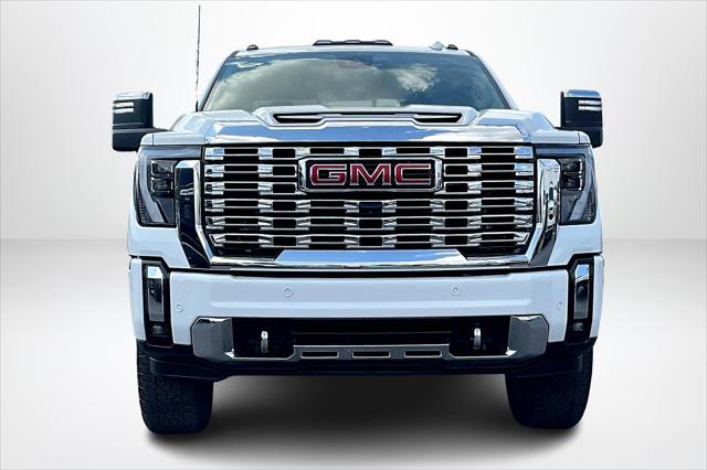 2024 GMC Sierra 2500HD Denali Image 2 of 33