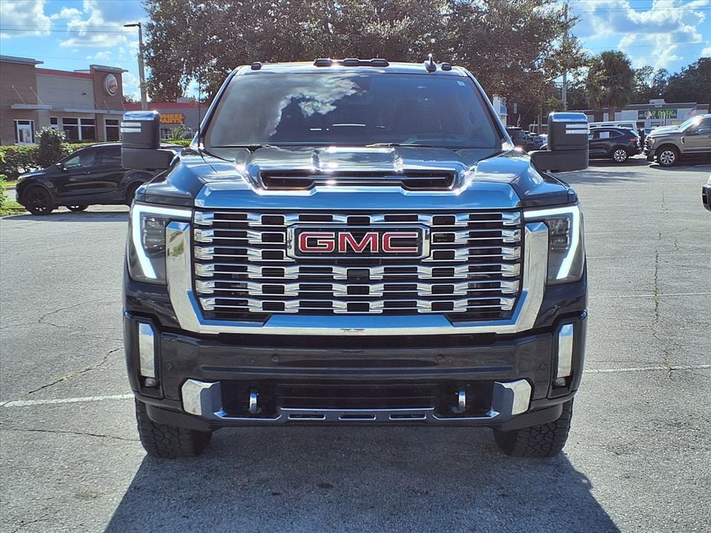 2024 GMC Sierra 2500HD Denali Image 2 of 38