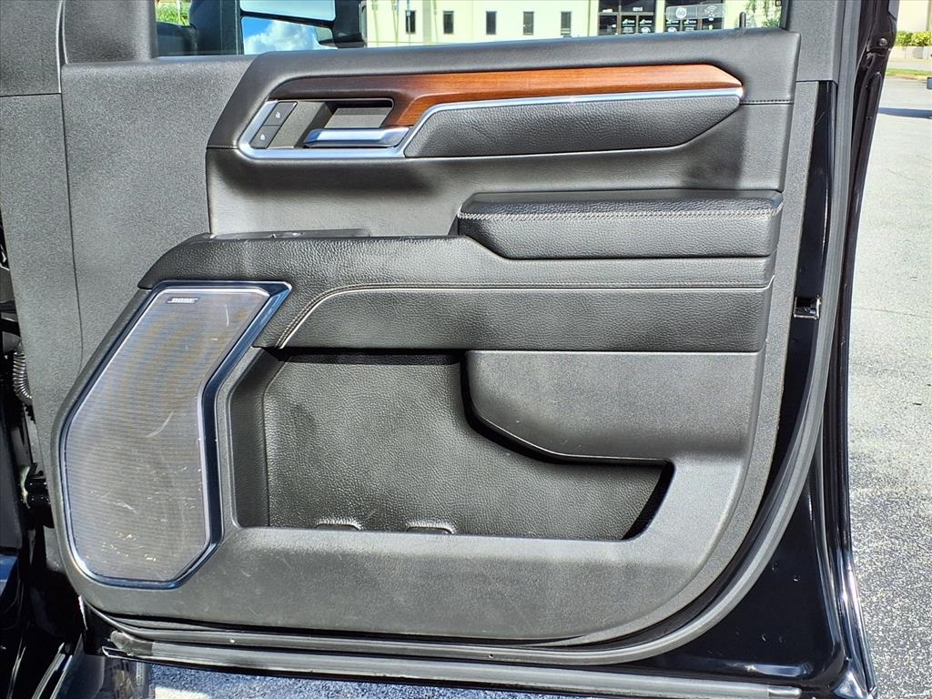 2024 GMC Sierra 2500HD Denali Image 32 of 38