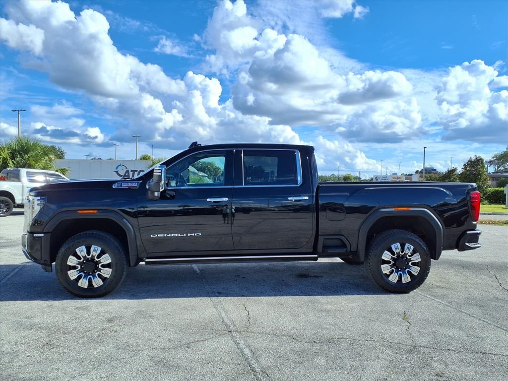 2024 GMC Sierra 2500HD Denali Image 8 of 38