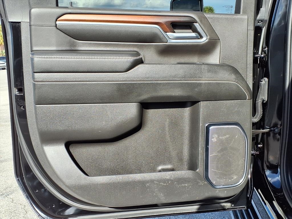 2024 GMC Sierra 2500HD Denali Image 25 of 38