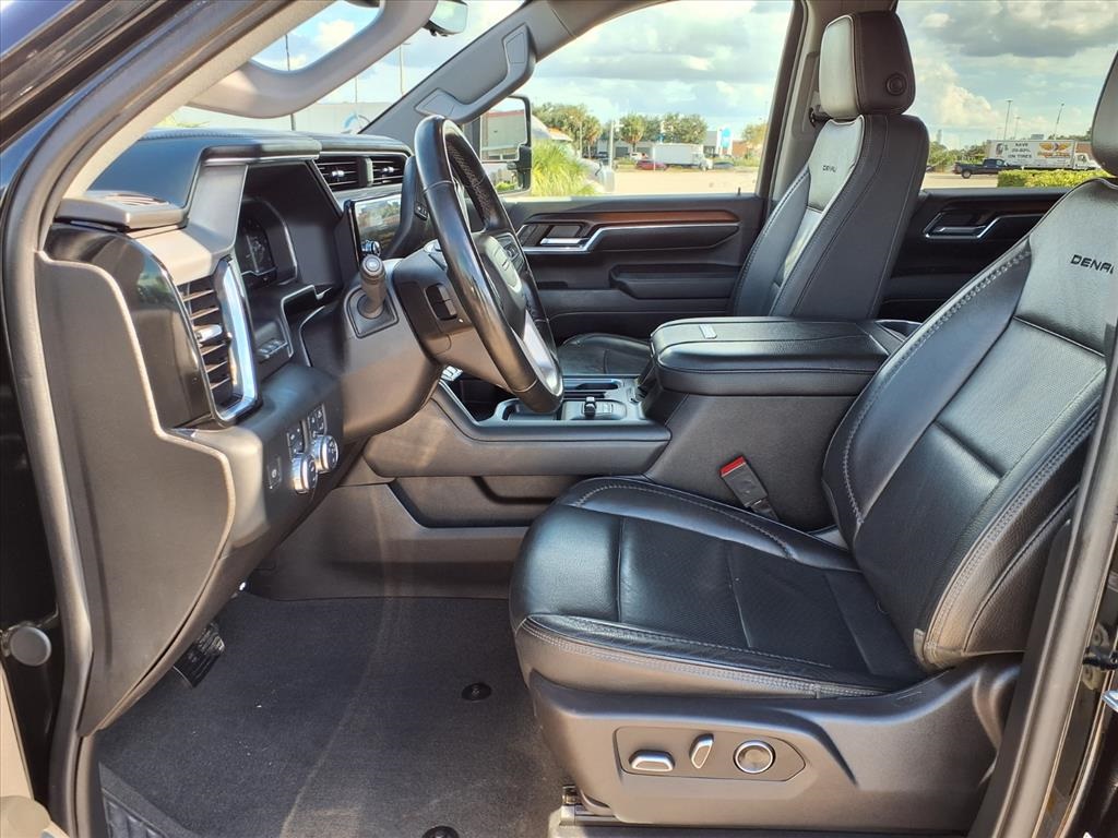 2024 GMC Sierra 2500HD Denali Image 13 of 38