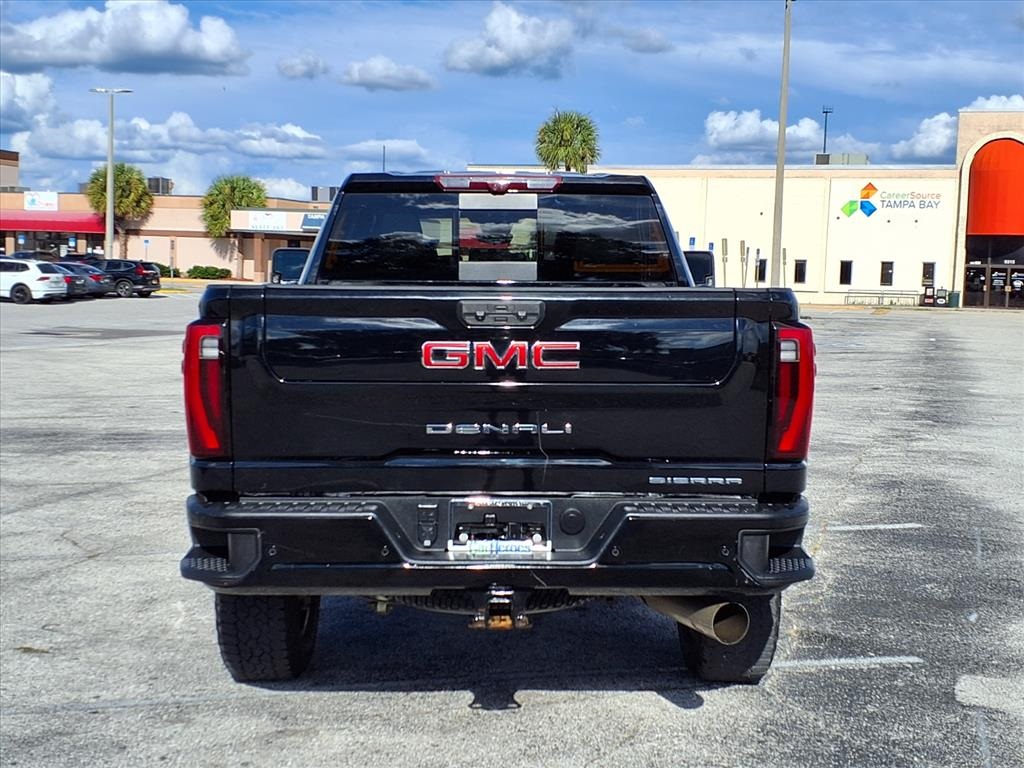2024 GMC Sierra 2500HD Denali Image 6 of 38