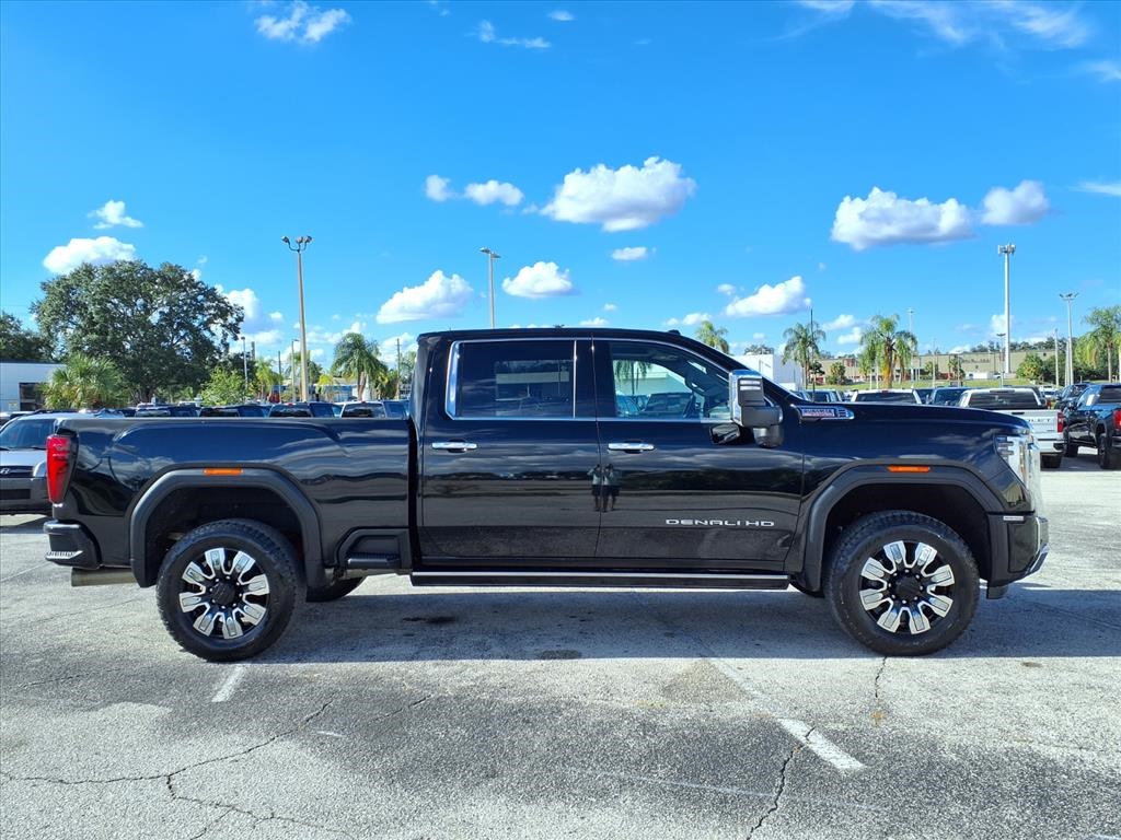 2024 GMC Sierra 2500HD Denali Image 4 of 38