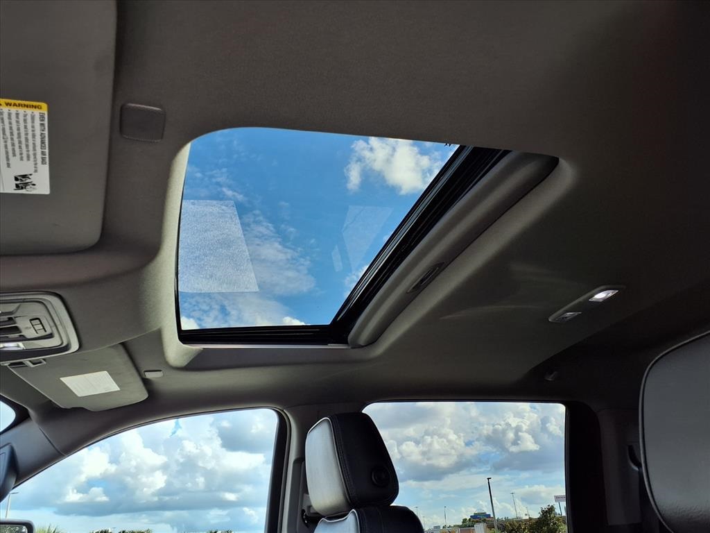 2024 GMC Sierra 2500HD Denali Image 16 of 38