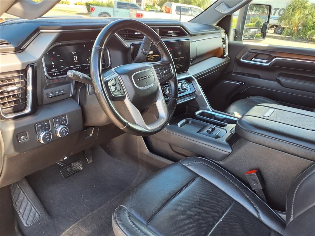 2024 GMC Sierra 2500HD Denali Image 14 of 38