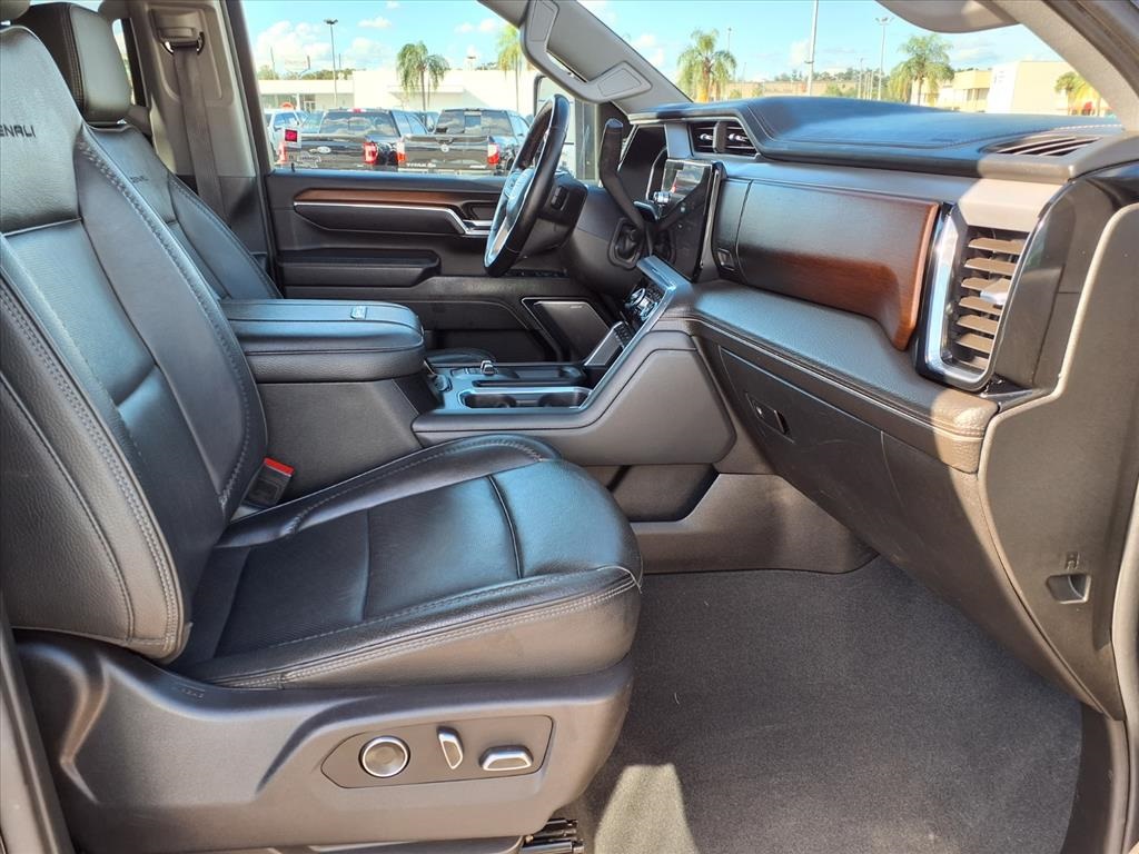 2024 GMC Sierra 2500HD Denali Image 12 of 38