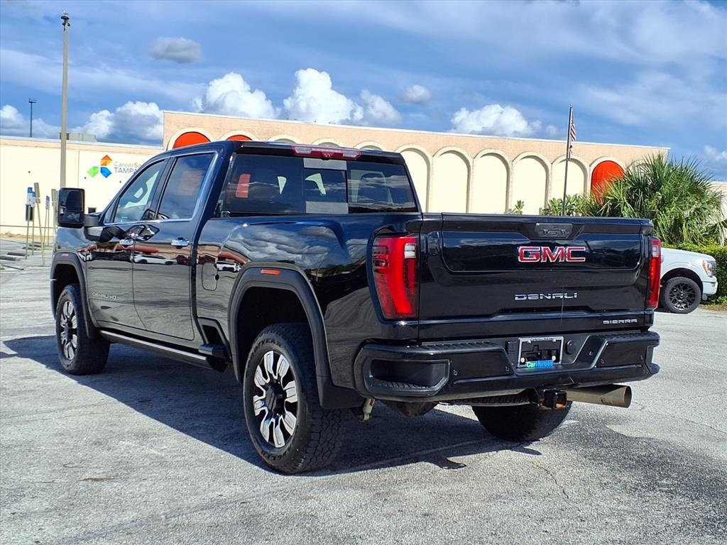 2024 GMC Sierra 2500HD Denali Image 7 of 38