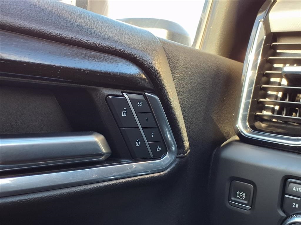 2024 GMC Sierra 2500HD Denali Image 27 of 38