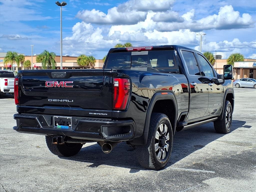 2024 GMC Sierra 2500HD Denali Image 5 of 38