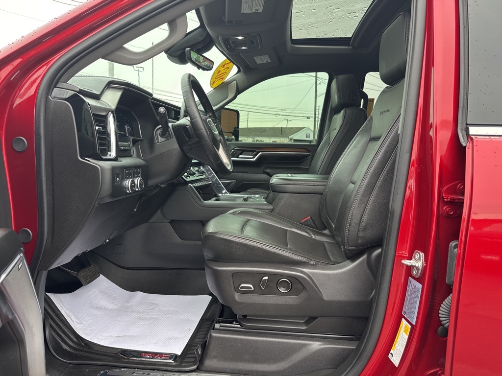 2024 GMC Sierra 2500HD Denali Image 14 of 45