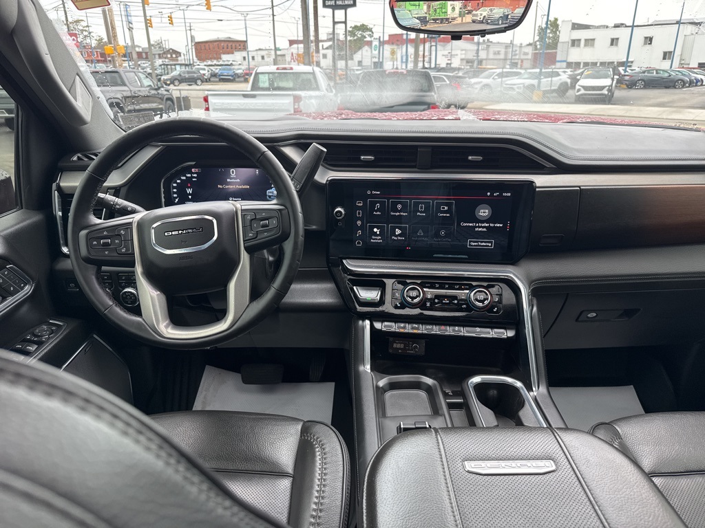 2024 GMC Sierra 2500HD Denali Image 16 of 45