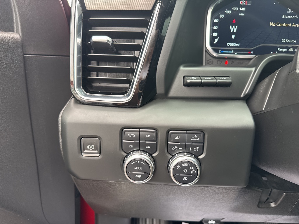 2024 GMC Sierra 2500HD Denali Image 39 of 45