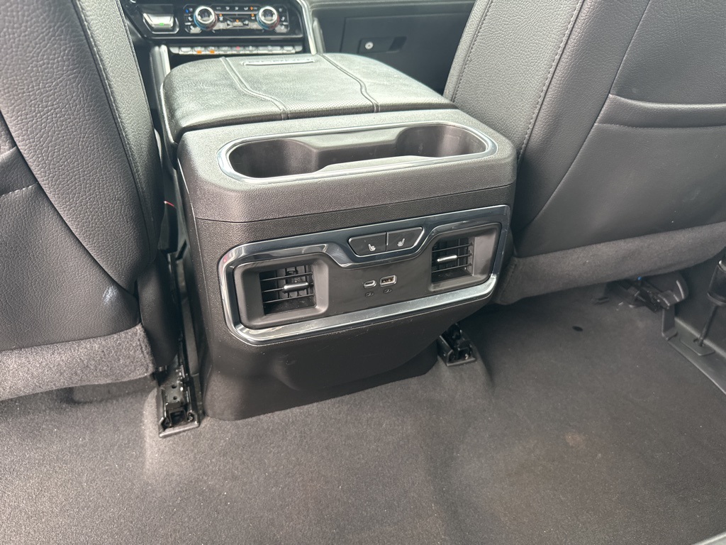 2024 GMC Sierra 2500HD Denali Image 27 of 45