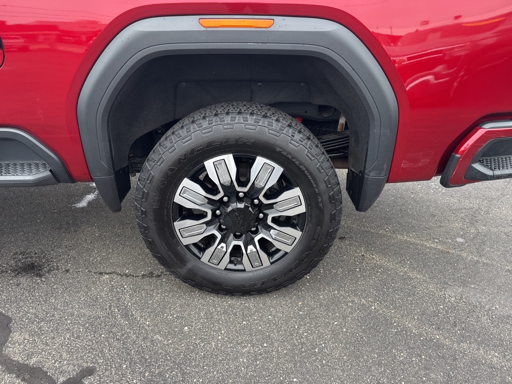 2024 GMC Sierra 2500HD Denali Image 9 of 45