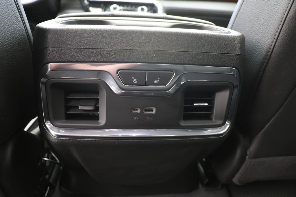 2024 GMC Sierra 2500HD Denali Image 18 of 38