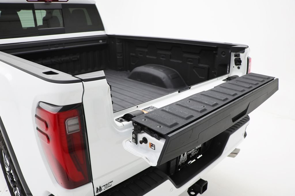 2024 GMC Sierra 2500HD Denali Image 13 of 38