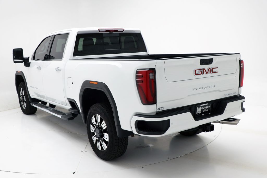 2024 GMC Sierra 2500HD Denali Image 8 of 38