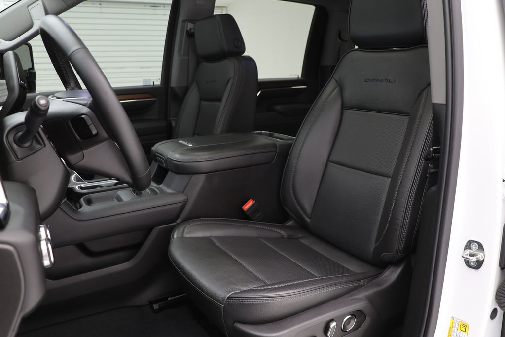 2024 GMC Sierra 2500HD Denali Image 22 of 38