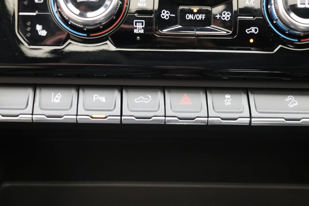 2024 GMC Sierra 2500HD Denali Image 30 of 38