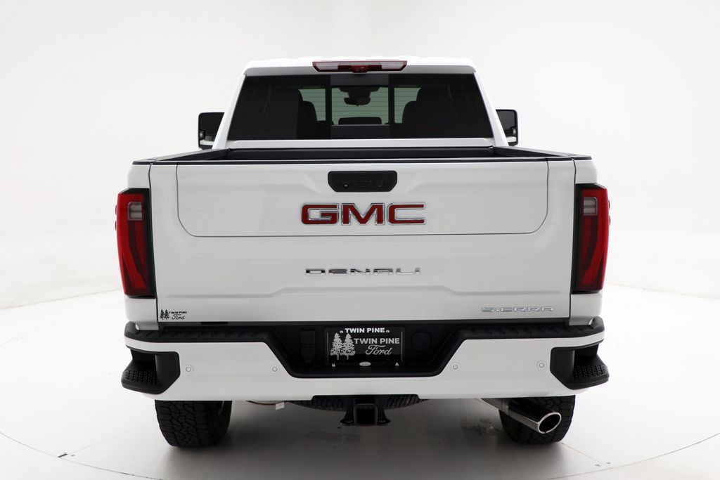 2024 GMC Sierra 2500HD Denali Image 9 of 38