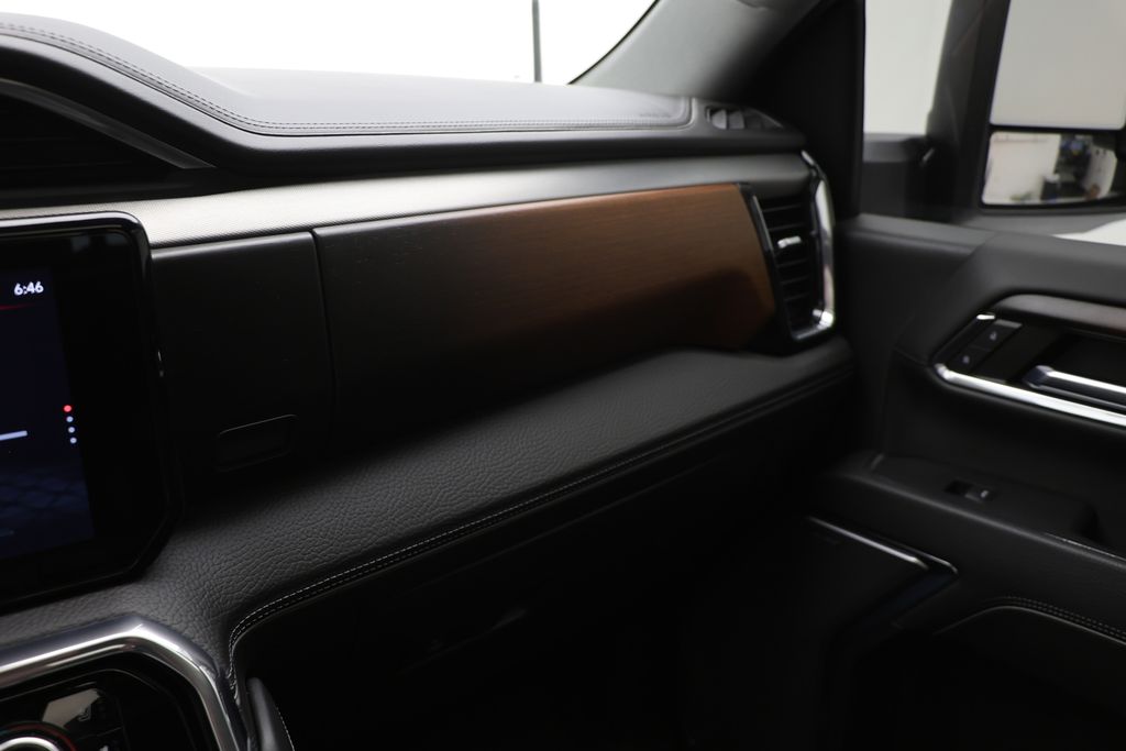 2024 GMC Sierra 2500HD Denali Image 33 of 38